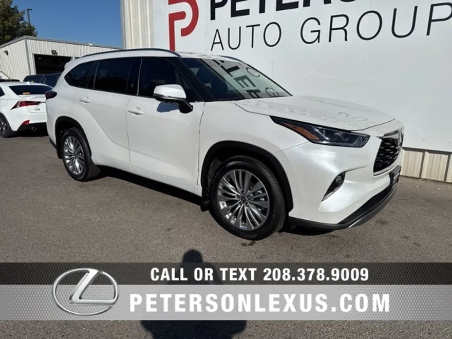 2024 Toyota Highlander Platinum photo 1