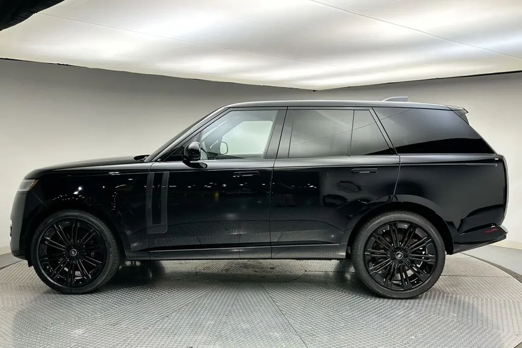 2025 Land Rover Range Rover SE photo 1
