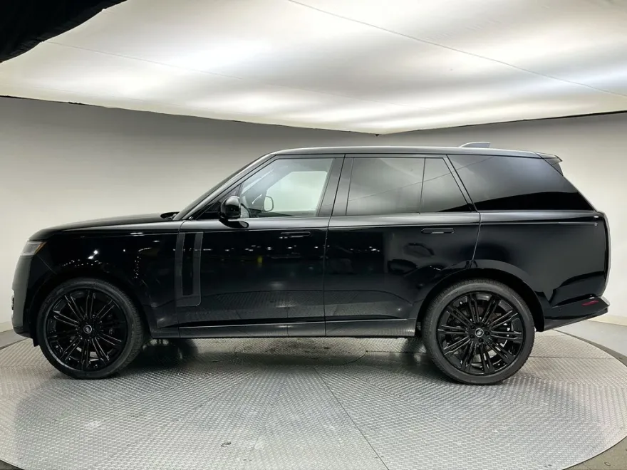 2025 Land Rover Range Rover SE photo 1