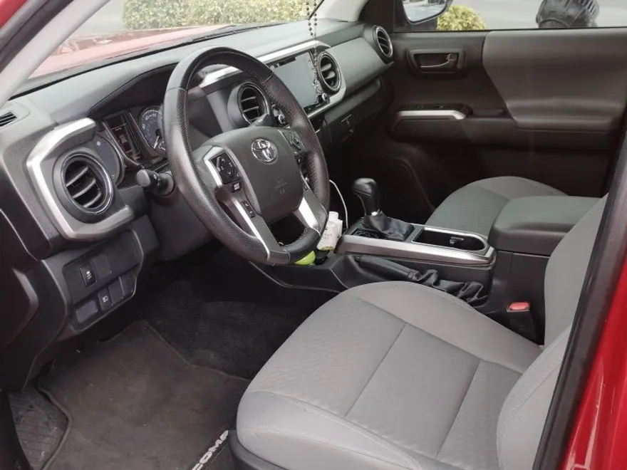 2022 Toyota Tacoma SR5 V6 photo 1