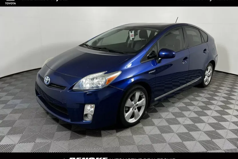 2011 Toyota Prius Five photo 1
