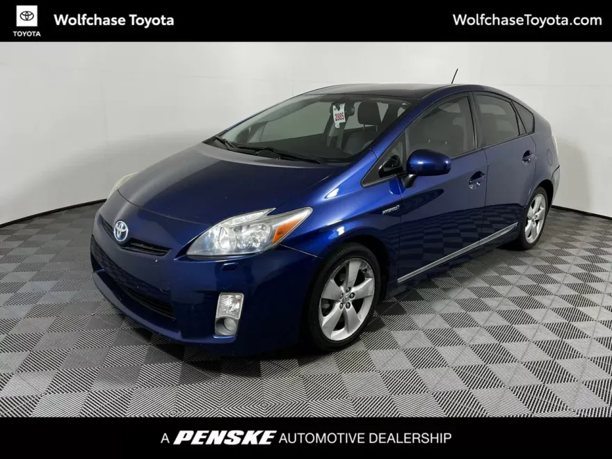 2011 Toyota Prius Five photo 1
