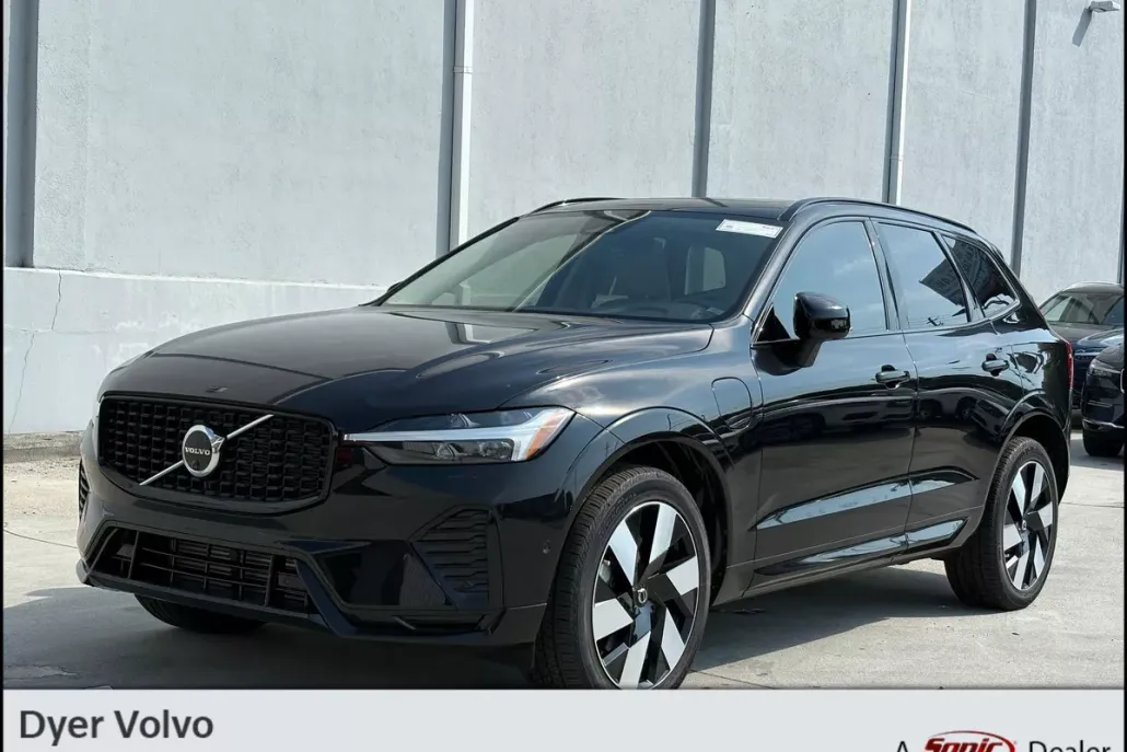 2025 Volvo XC60 Hybrid Plus photo 1