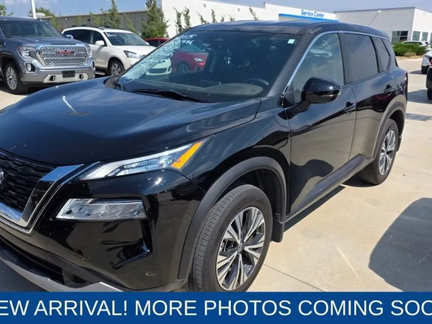 2022 Nissan Rogue SV photo 1