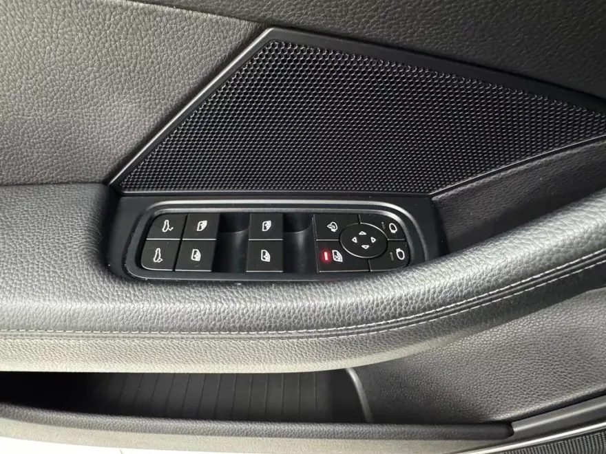 2023 Porsche Panamera 4 Platinum photo 26