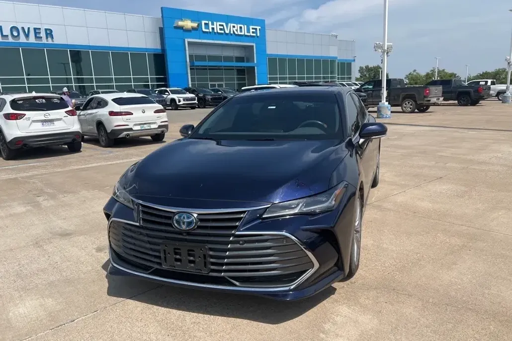 2022 Toyota Avalon Hybrid Limited photo 1