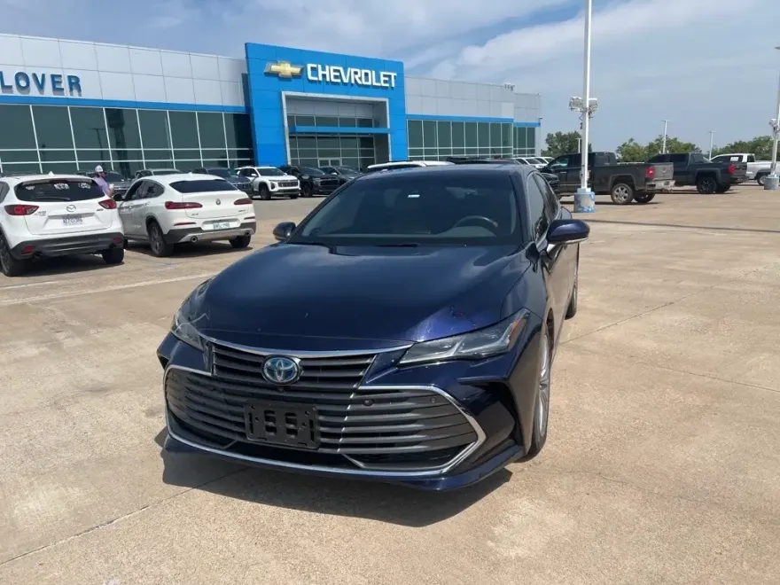 2022 Toyota Avalon Hybrid Limited photo 1