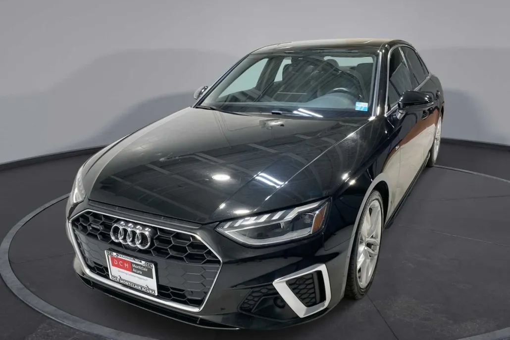 2023 Audi A4 S line Premium Plus 45 TFSI Quattro photo 1