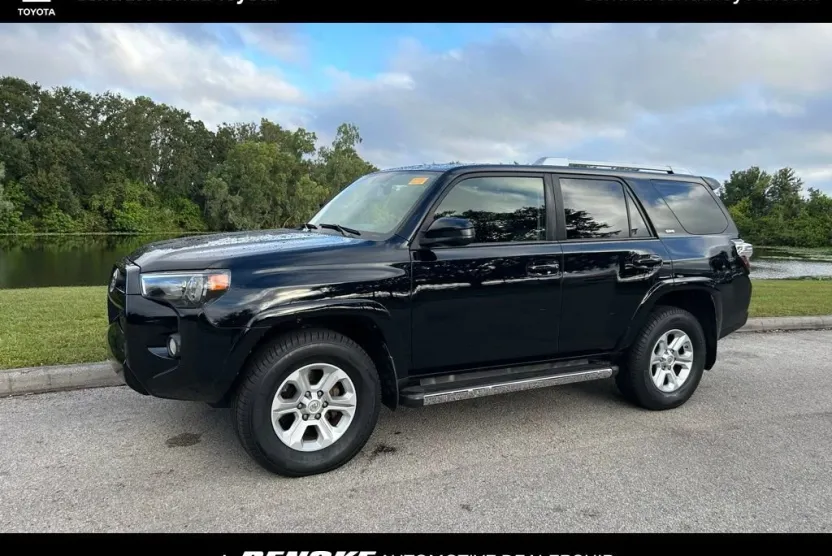 2017 Toyota 4Runner SR5 photo 1