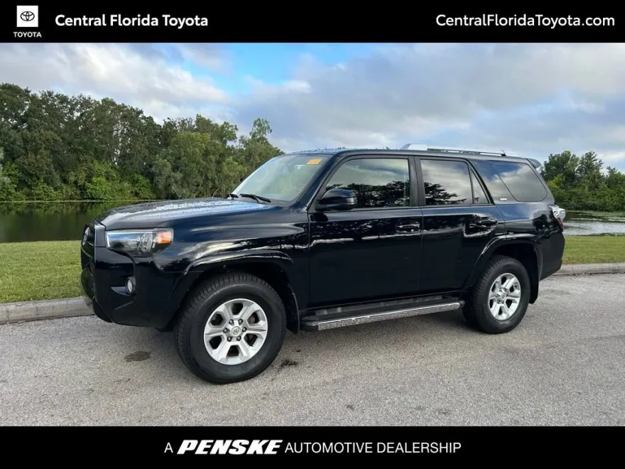 2017 Toyota 4Runner SR5 photo 1