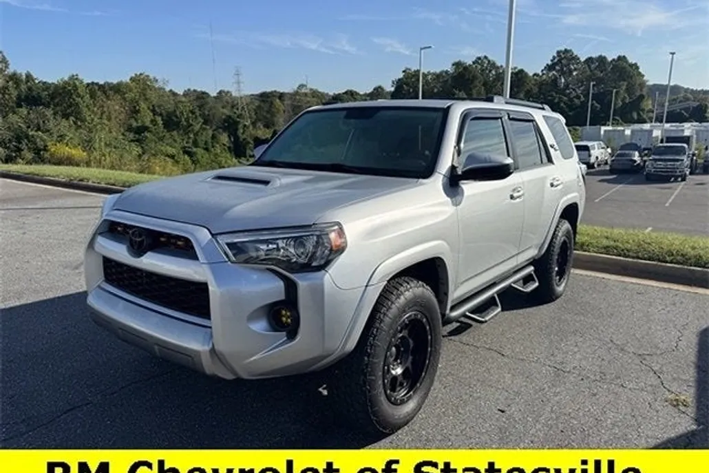 2019 Toyota 4Runner TRD photo 1