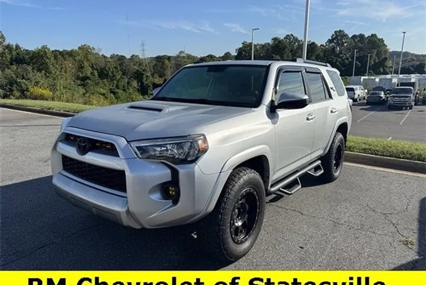 2019 Toyota 4Runner TRD photo 1