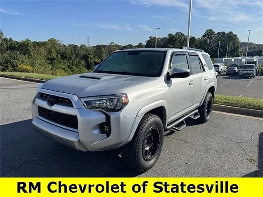 2019 Toyota 4Runner TRD photo 1