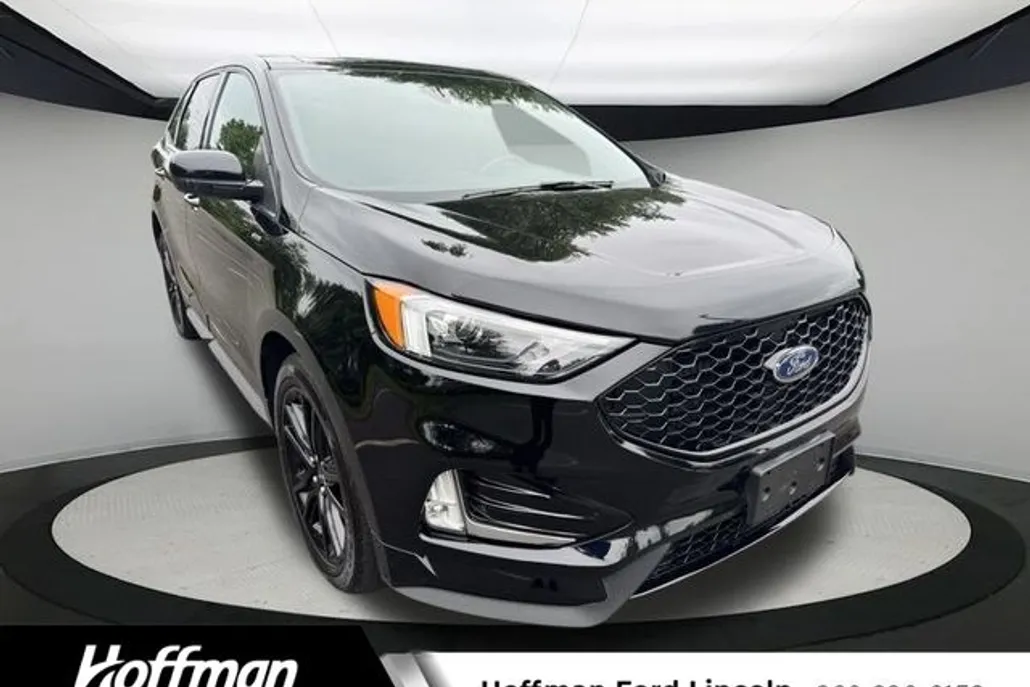 2022 Ford Edge ST photo 1