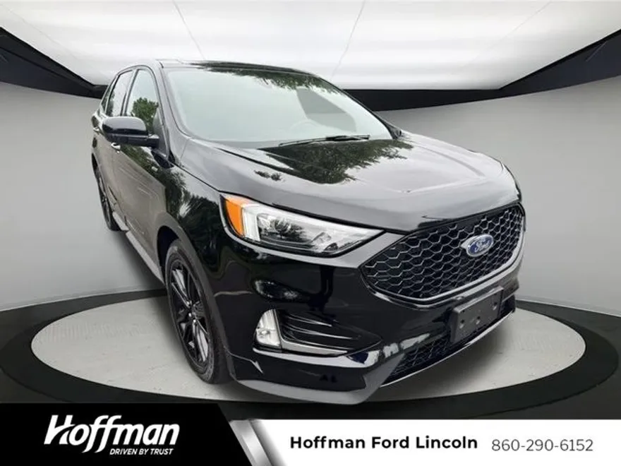 2022 Ford Edge ST photo 1