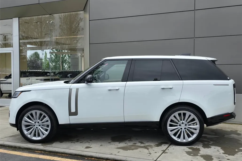 2025 Land Rover Range Rover SE photo 1