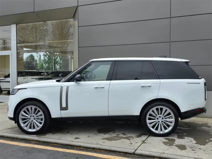 2025 Land Rover Range Rover SE photo 1