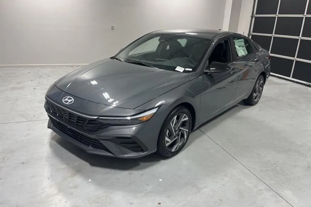 2025 Hyundai Elantra SEL Sport photo 1