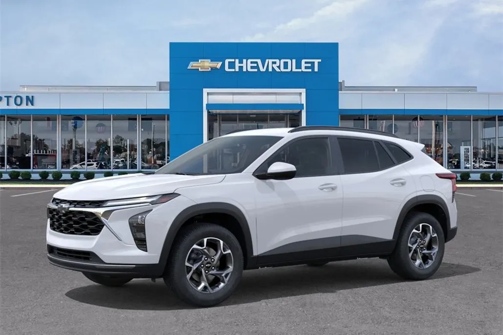 2025 Chevrolet Trax LT photo 1
