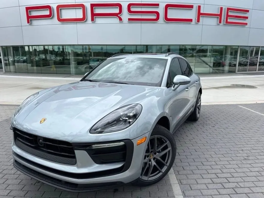 2025 Porsche Macan T photo 1