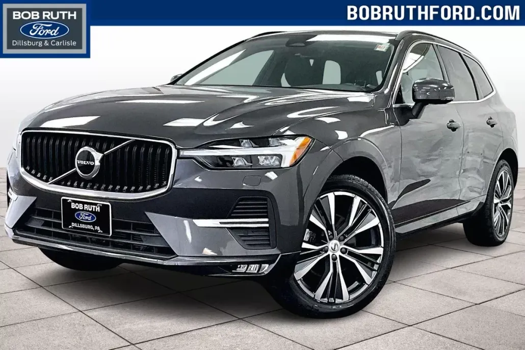 2022 Volvo XC60 Momentum photo 1
