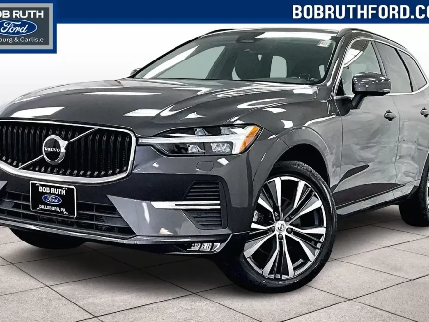 2022 Volvo XC60 Momentum photo 1