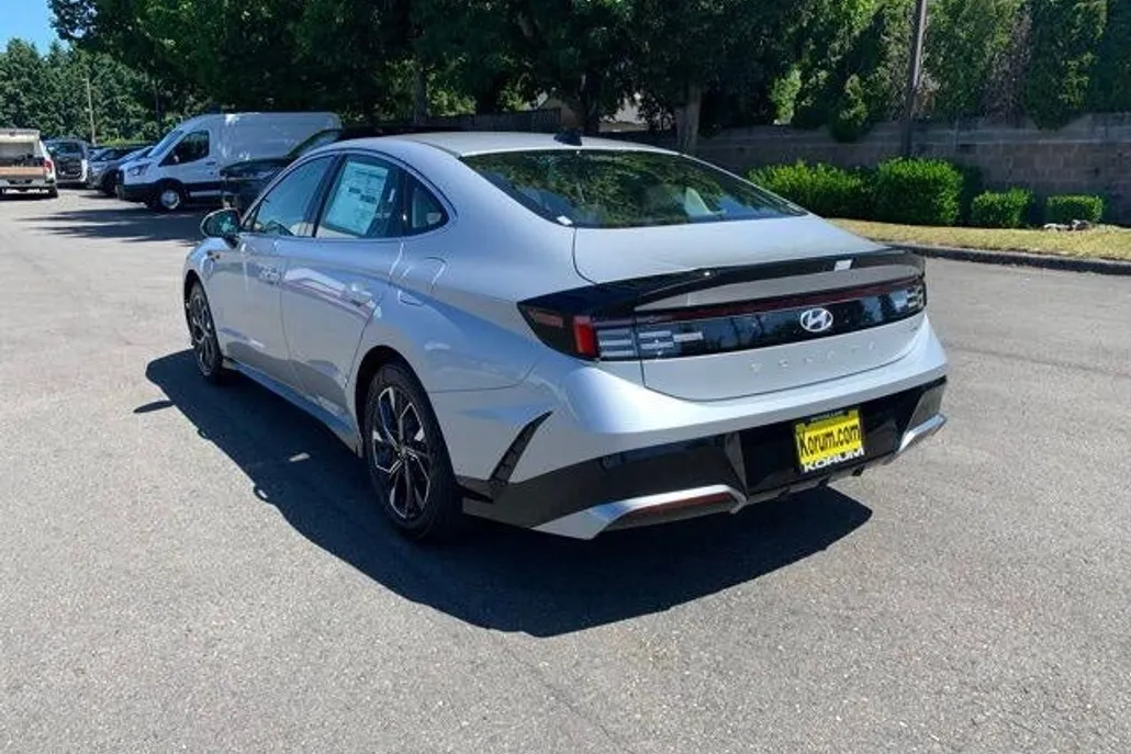 2025 Hyundai Sonata SEL photo 1