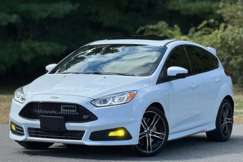 2016 Ford Focus ST photo 1