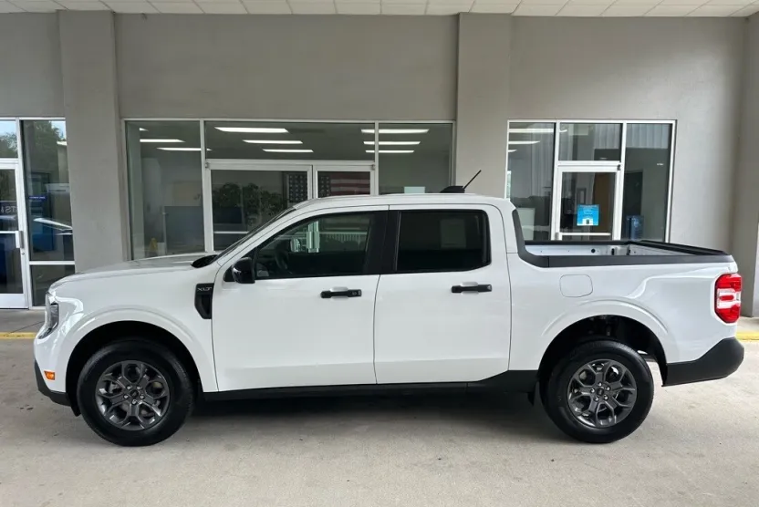 2025 Ford Maverick XLT photo 1