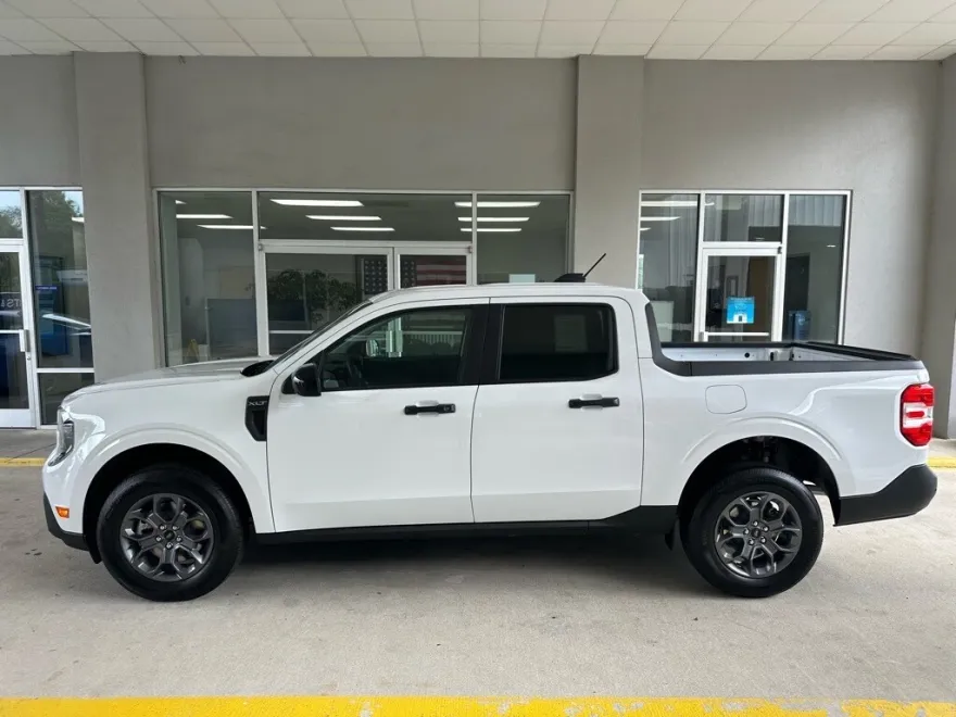 2025 Ford Maverick XLT photo 1