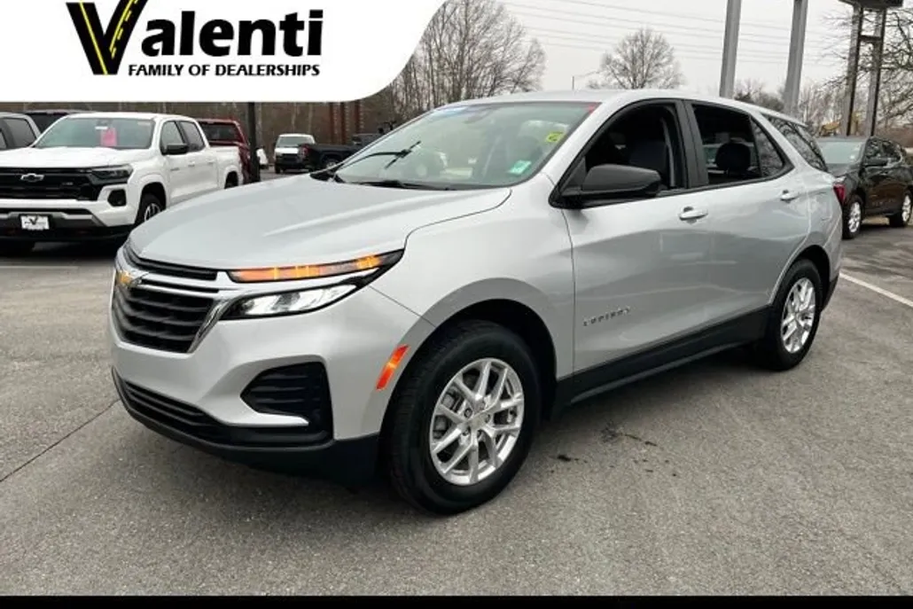 2022 Chevrolet Equinox LS photo 1