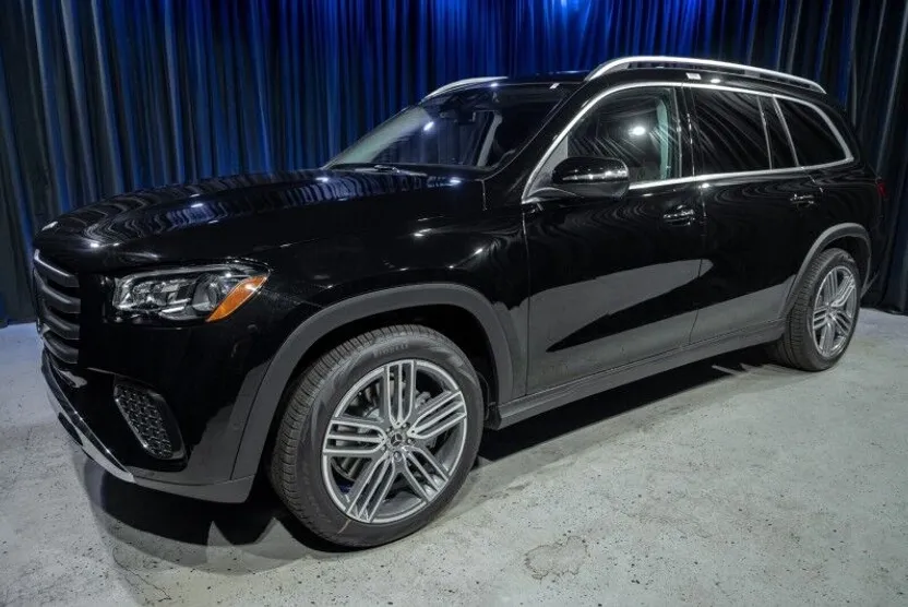 2026 Mercedes Benz GLS 450 4MATIC photo 1