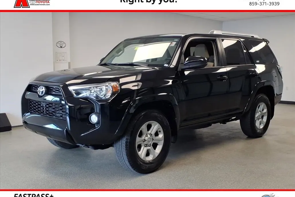 2016 Toyota 4Runner SR5 photo 1
