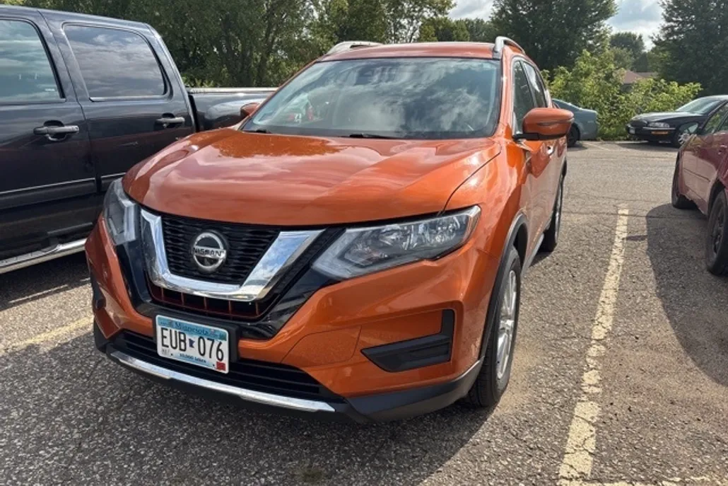 2019 Nissan Rogue SV photo 1
