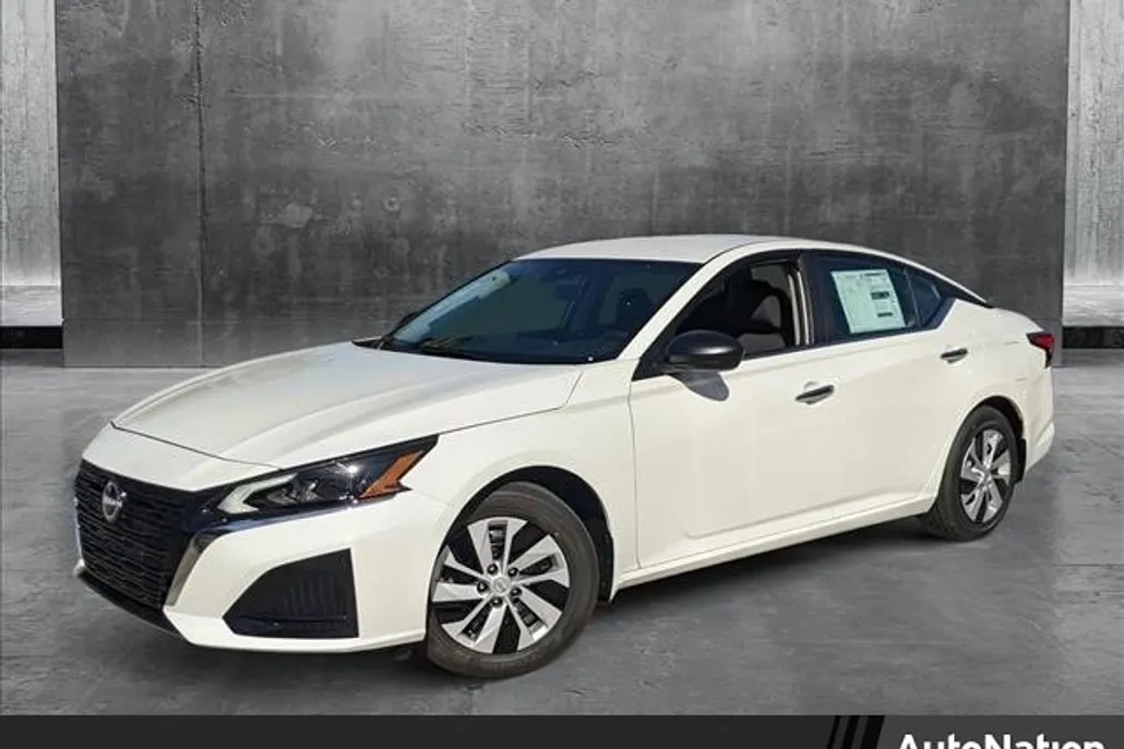 2025 Nissan Altima S photo 1