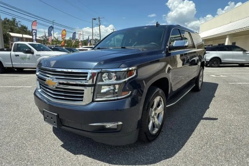 2019 Chevrolet Suburban Premier photo 1