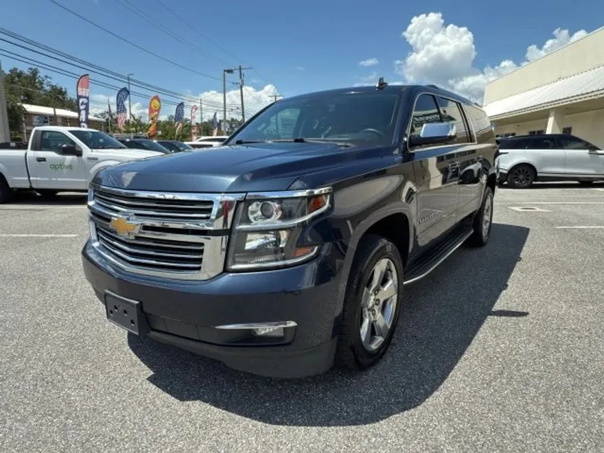 2019 Chevrolet Suburban Premier photo 1