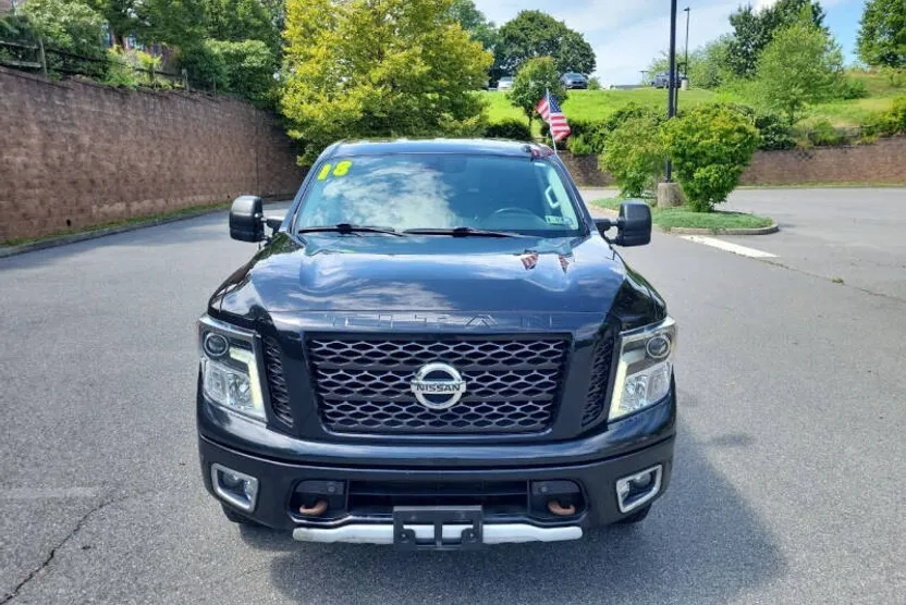 2018 Nissan Titan PRO-4X photo 1