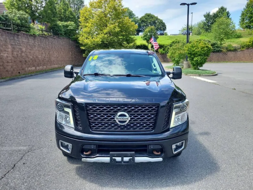 2018 Nissan Titan PRO-4X photo 1