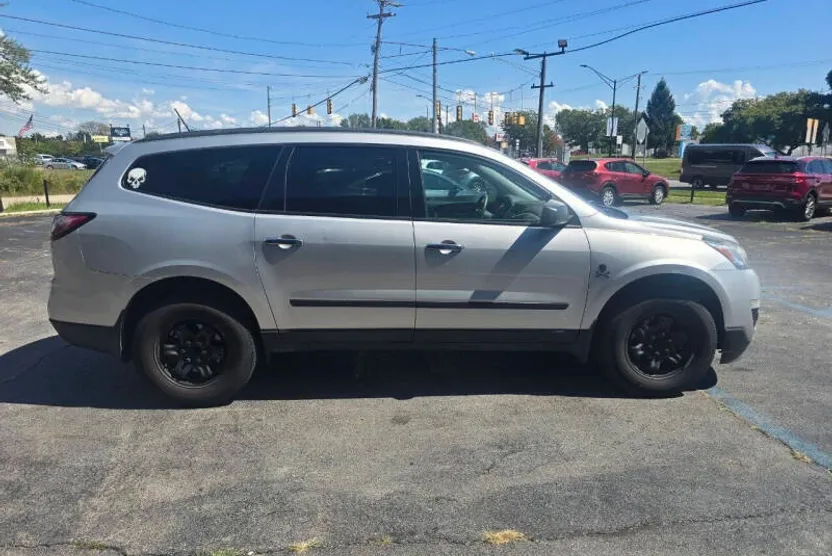 2014 Chevrolet Traverse LS photo 1