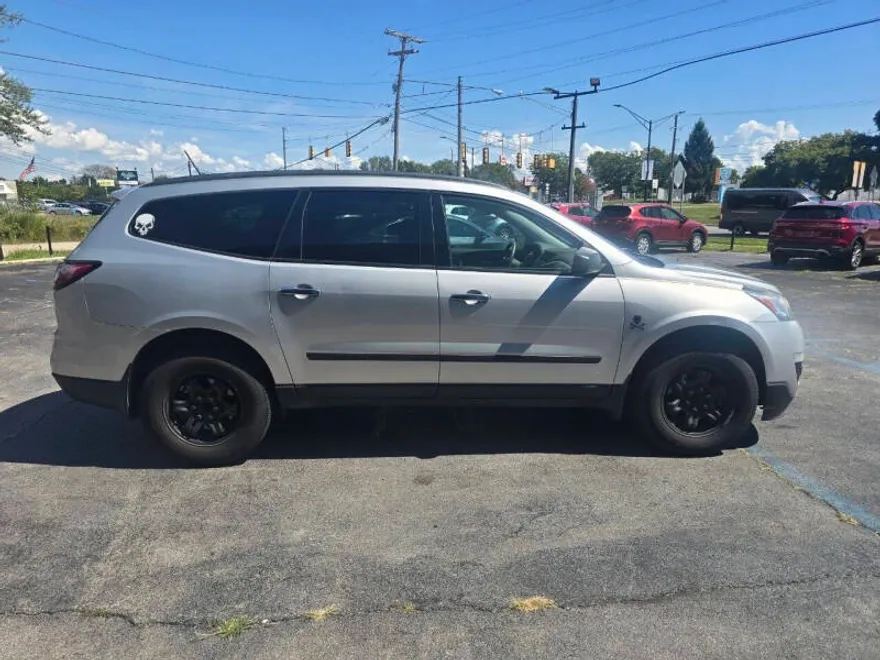 2014 Chevrolet Traverse LS photo 1