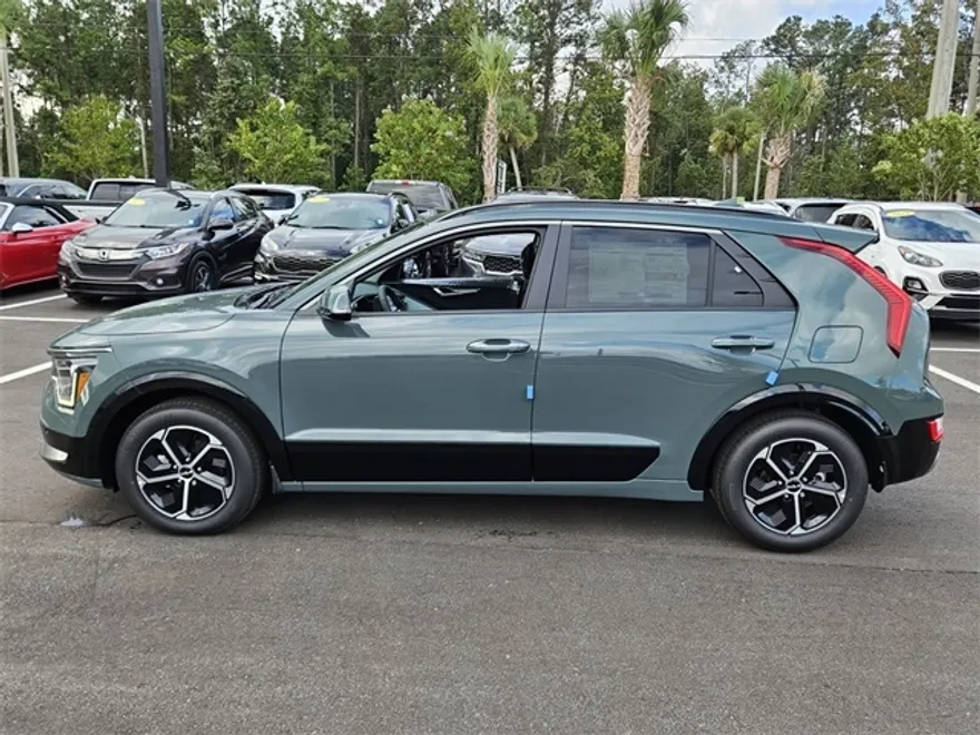 2025 Kia Niro SX photo 1