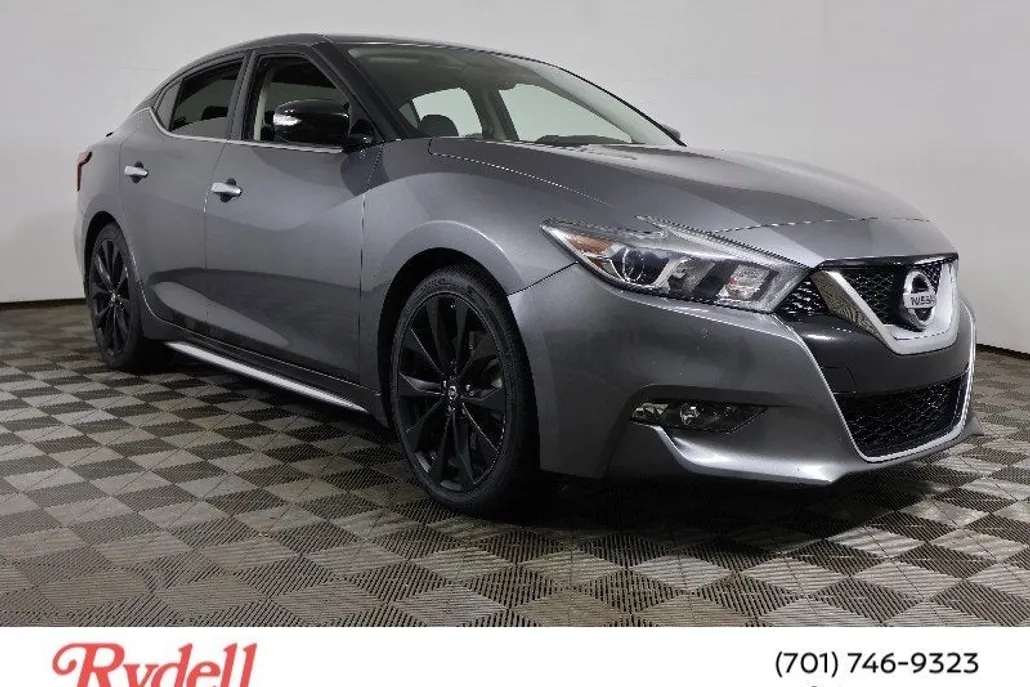 2017 Nissan Maxima SR photo 1
