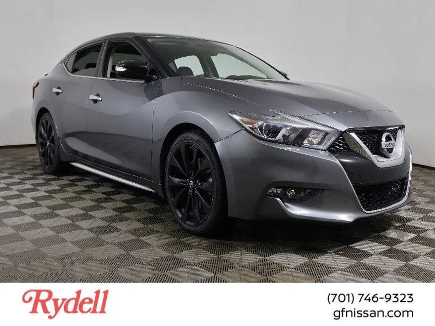 2017 Nissan Maxima SR photo 1