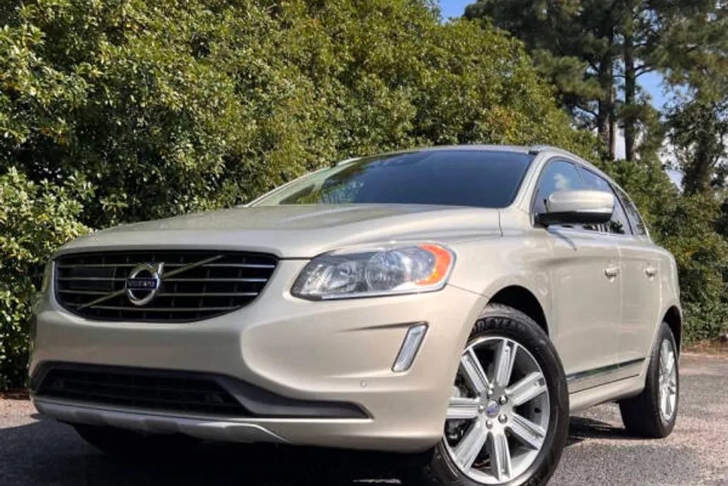 2017 Volvo XC60 T5 Inscription photo 1
