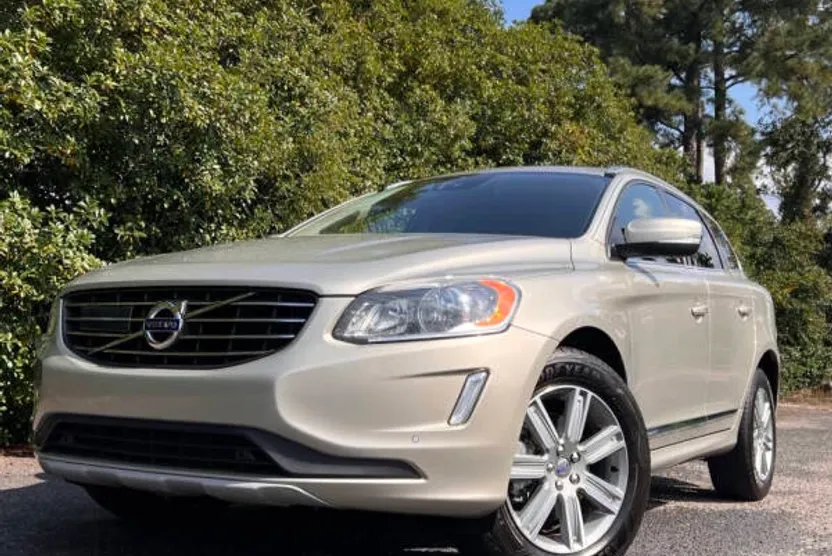 2017 Volvo XC60 T5 Inscription photo 1