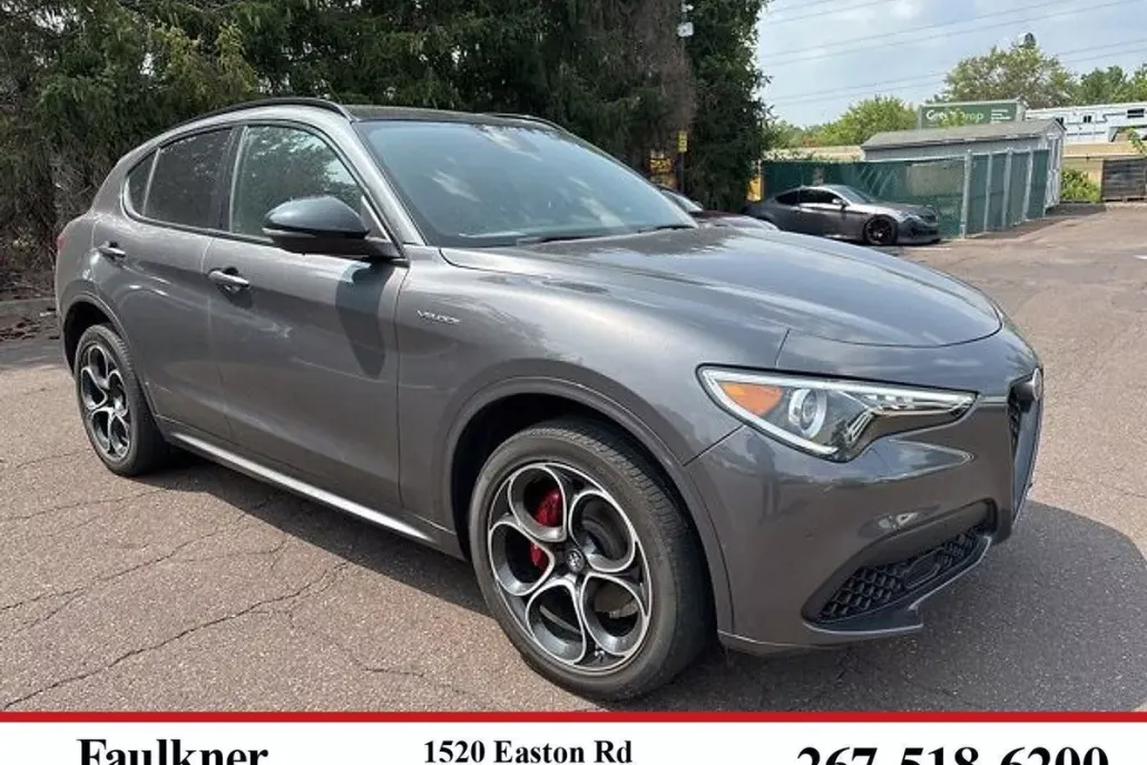 2022 Alfa Romeo Stelvio Ti photo 1
