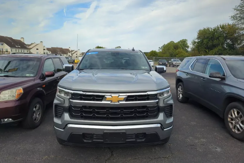 2023 Chevrolet Silverado 1500 LT photo 1