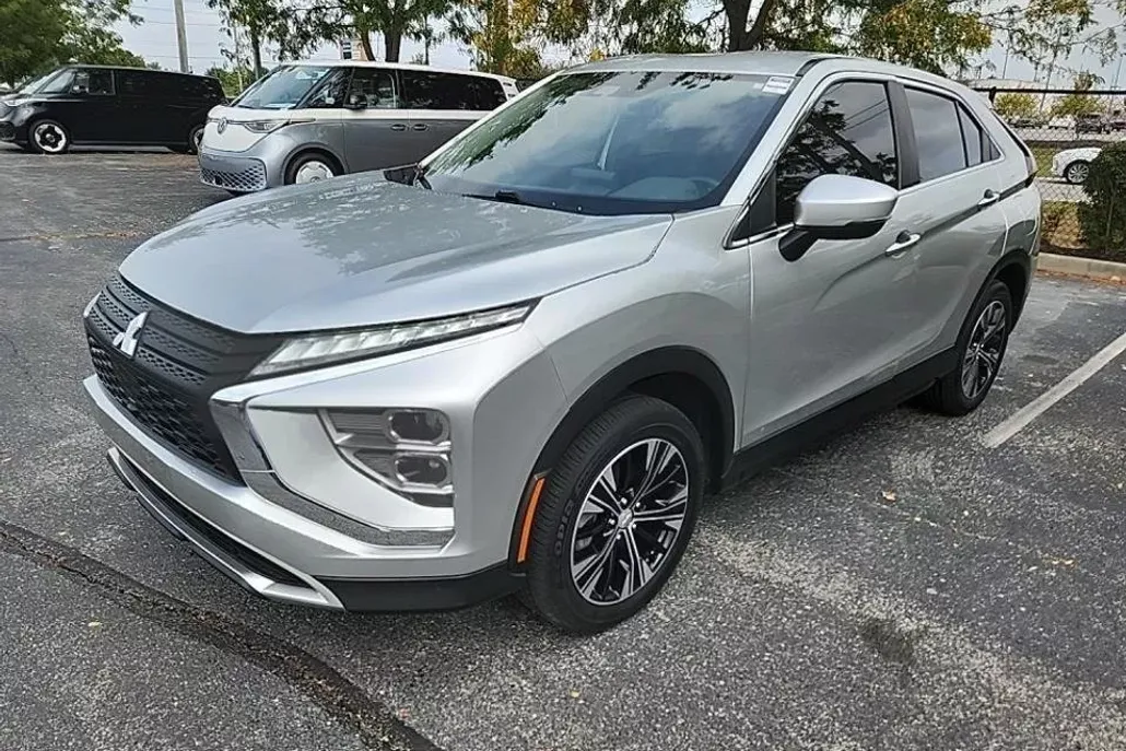 2022 Mitsubishi Eclipse Cross SE photo 1
