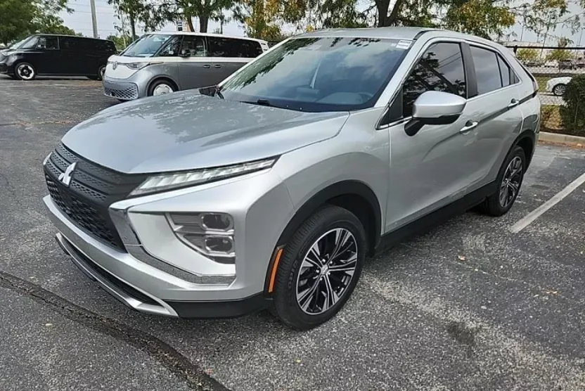 2022 Mitsubishi Eclipse Cross SE photo 1